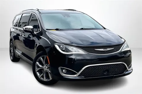 Another view of 2019 Chrysler Pacifica Limited for sale in Spring Lake, MI at Lakeside Automotive Group
