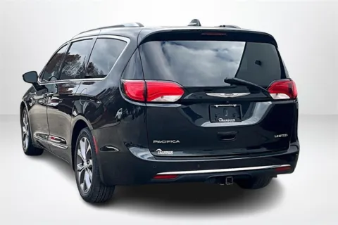 More photos of 2019 Chrysler Pacifica Limited at Lakeside Automotive Group, MI