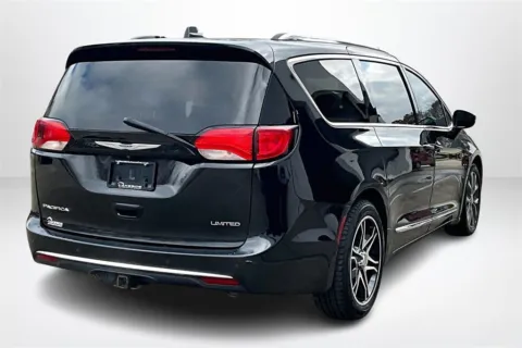 More photos of 2019 Chrysler Pacifica Limited at Lakeside Automotive Group, MI