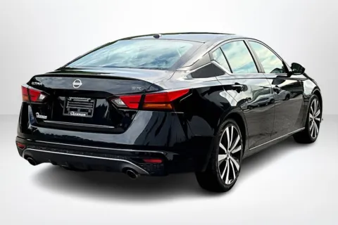More photos of 2022 Nissan Altima 2.5 SR at Lakeside Automotive Group, MI
