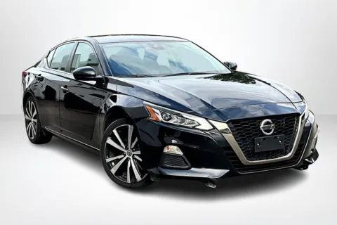 Another view of 2022 Nissan Altima 2.5 SR for sale in Spring Lake, MI at Lakeside Automotive Group