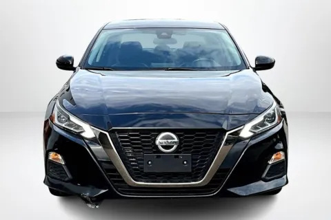 Photos of 2022 Nissan Altima 2.5 SR for sale in Spring Lake, MI at Lakeside Automotive Group