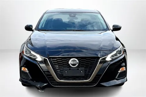 Photos of 2022 Nissan Altima 2.5 SR for sale in Spring Lake, MI at Lakeside Automotive Group