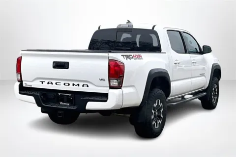 More photos of 2017 Toyota Tacoma TRD Off-Road at Lakeside Automotive Group, MI