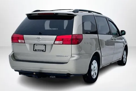 More photos of 2004 Toyota Sienna XLE at Lakeside Automotive Group, MI