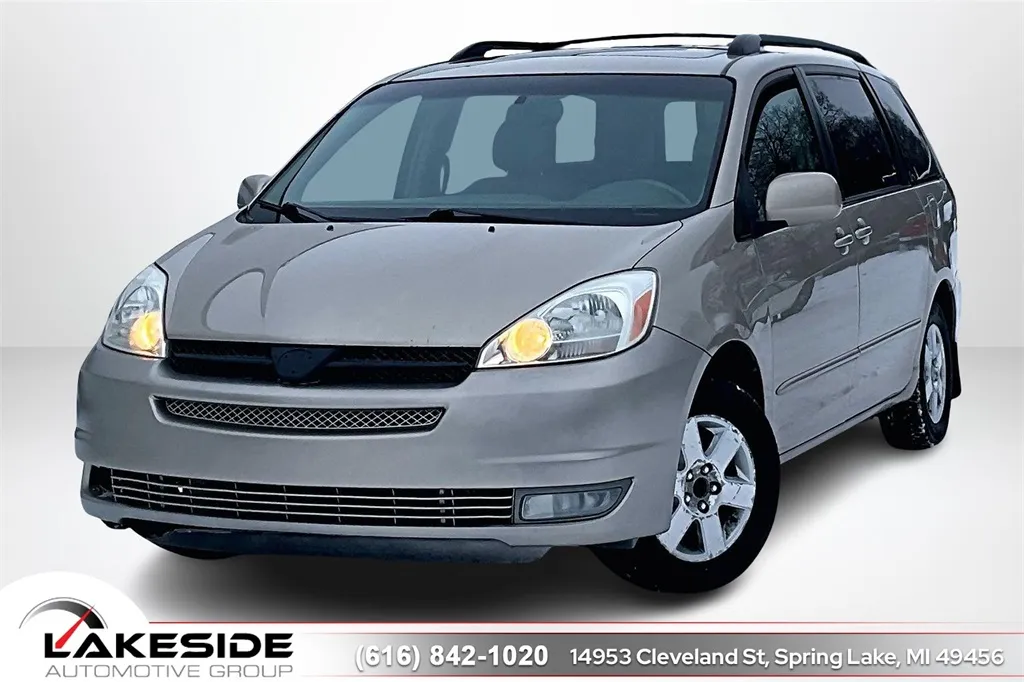 2004 Toyota Sienna XLE's photo