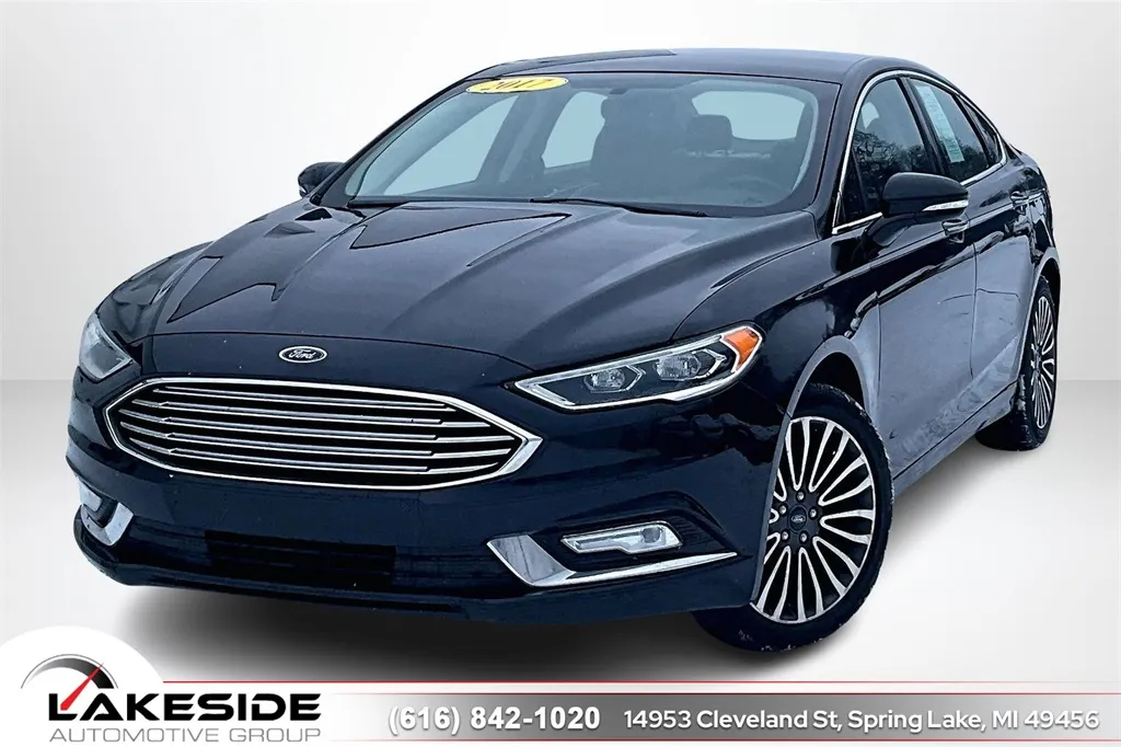 2017 Ford Fusion SE's photo