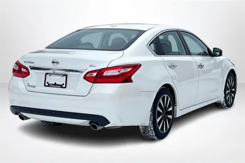 More photos of 2017 Nissan Altima 2.5 at Lakeside Automotive Group, MI