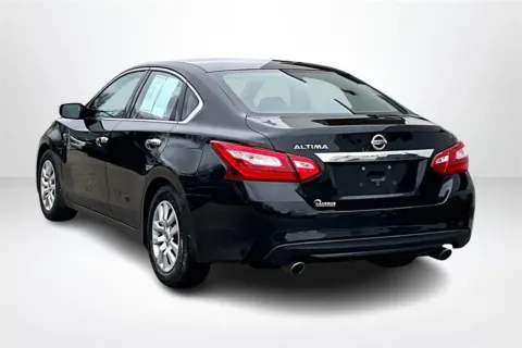 More photos of 2017 Nissan Altima 2.5 at Lakeside Automotive Group, MI