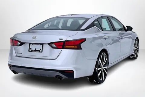 More photos of 2022 Nissan Altima 2.5 SR at Lakeside Automotive Group, MI