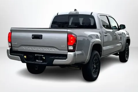 More photos of 2021 Toyota Tacoma SR5 at Lakeside Automotive Group, MI
