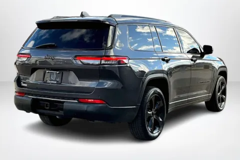 More photos of 2022 Jeep Grand Cherokee L Altitude at Lakeside Automotive Group, MI