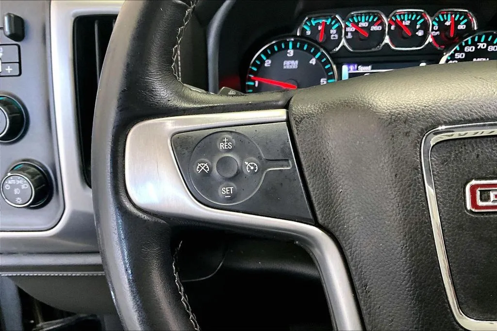 GMC Sierra photo 12