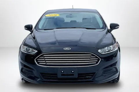 Photos of 2016 Ford Fusion SE for sale in Spring Lake, MI at Lakeside Automotive Group