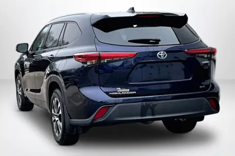 More photos of 2022 Toyota Highlander Hybrid XLE at Lakeside Automotive Group, MI