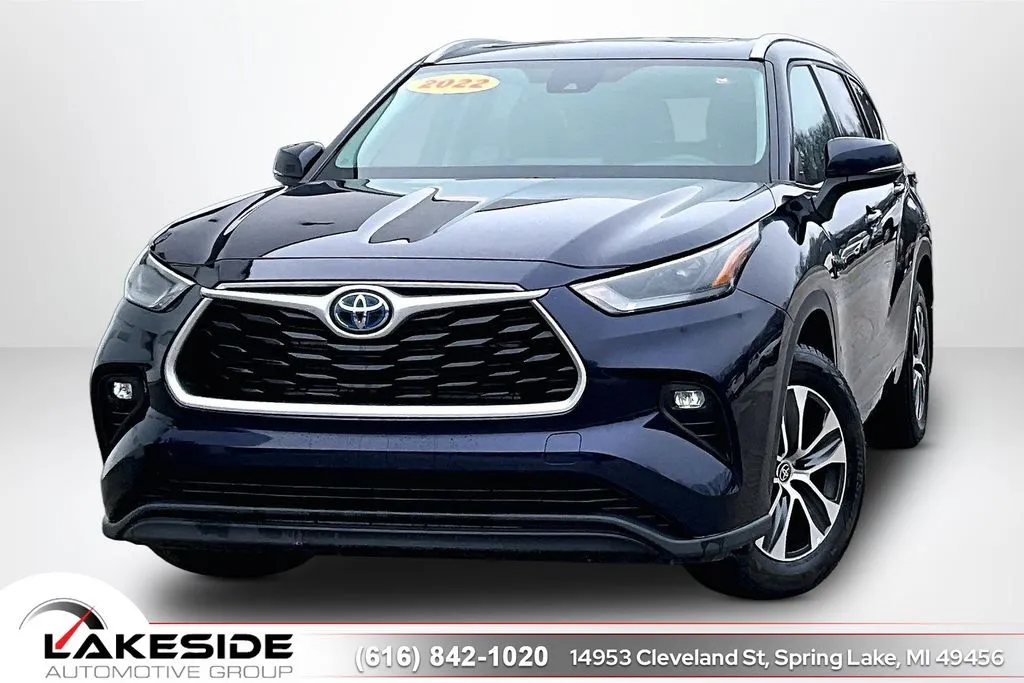 Blue 2022 Toyota Highlander Hybrid XLE for sale in Spring Lake, MI