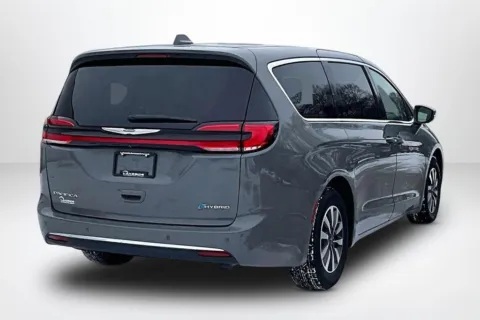 More photos of 2022 Chrysler Pacifica Hybrid Touring L at Lakeside Automotive Group, MI