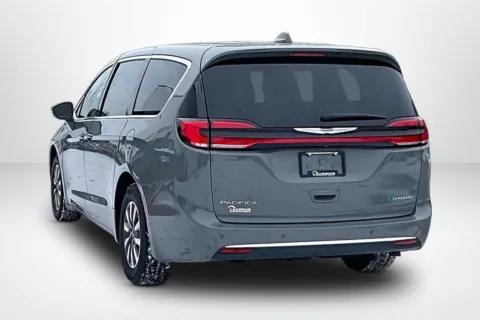 More photos of 2022 Chrysler Pacifica Hybrid Touring L at Lakeside Automotive Group, MI