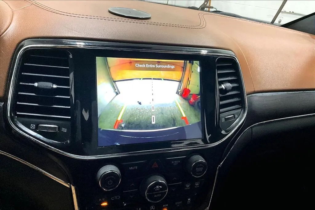 Jeep Grand Cherokee photo 14
