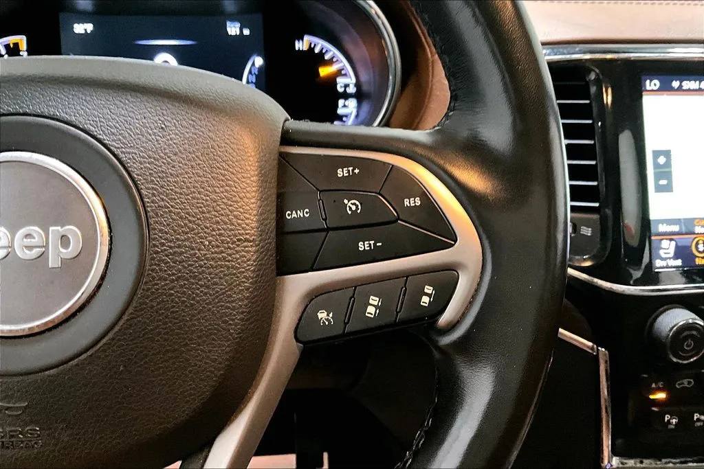 Jeep Grand Cherokee photo 12