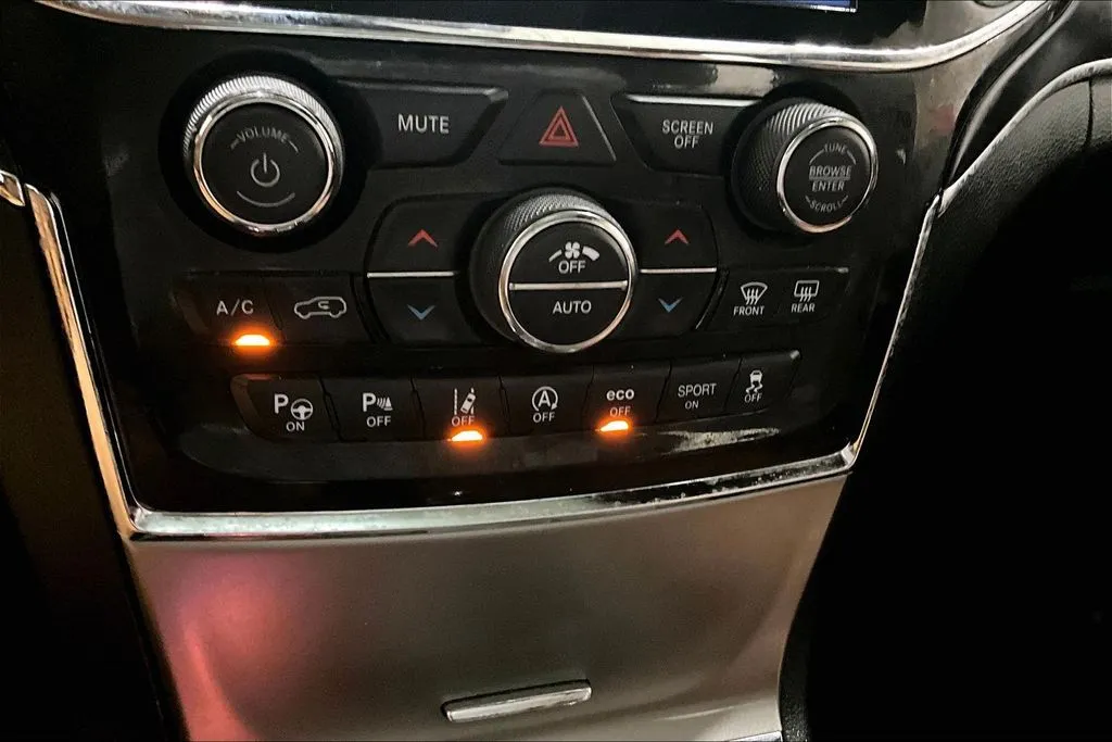 Jeep Grand Cherokee photo 15