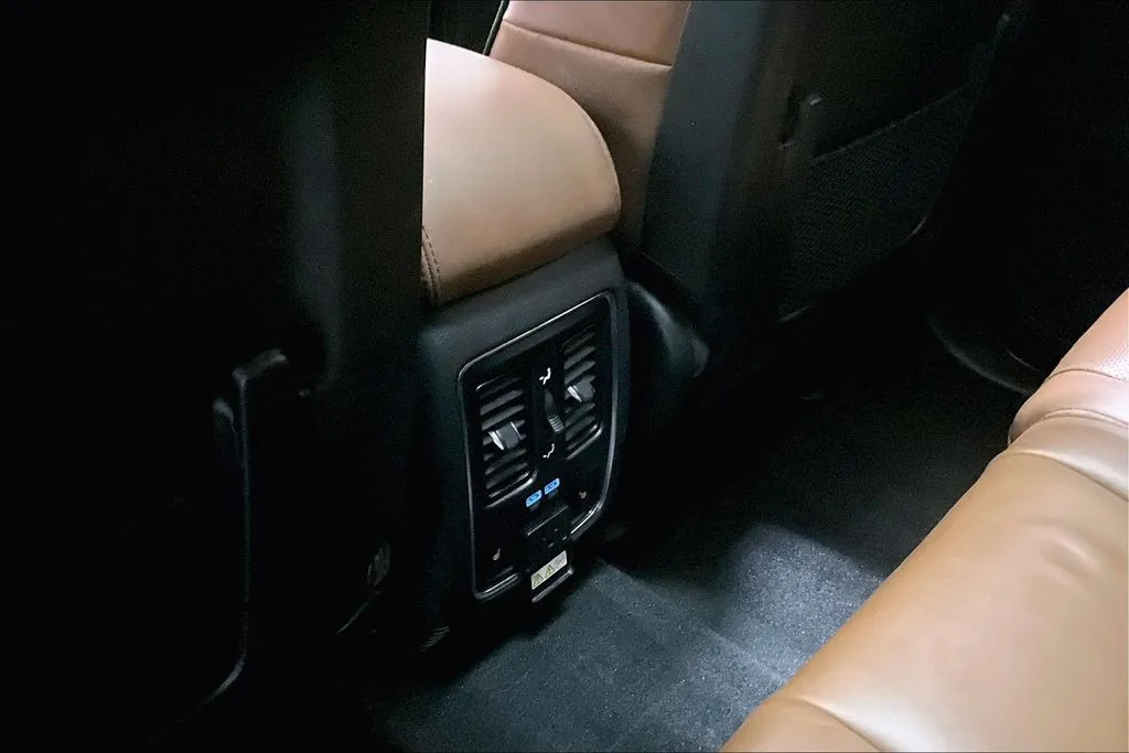 Jeep Grand Cherokee photo 10