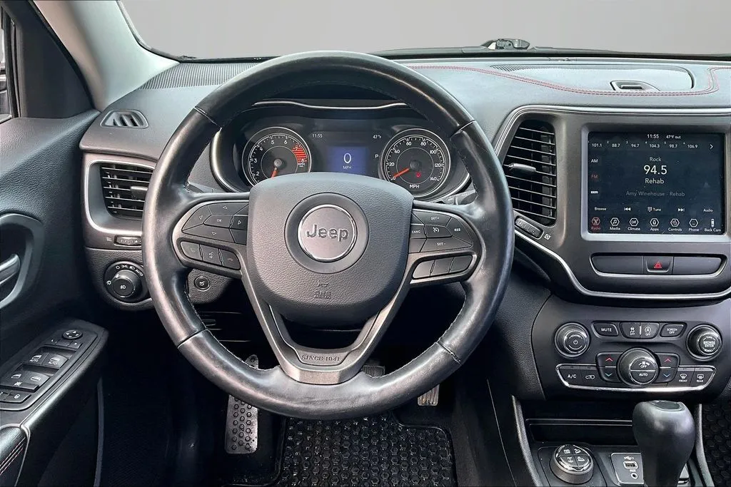 Jeep Cherokee photo 8