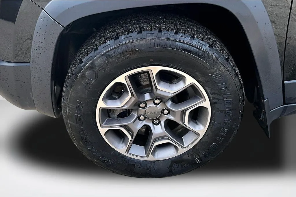 Jeep Cherokee photo 32