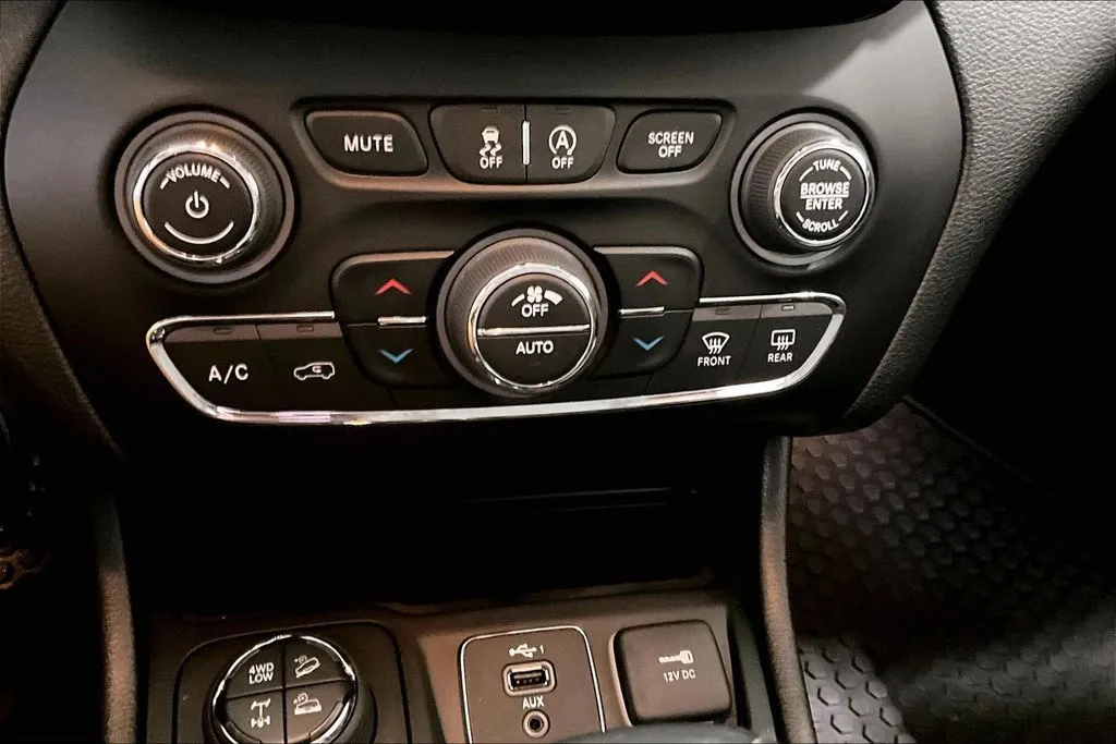 Jeep Cherokee photo 15