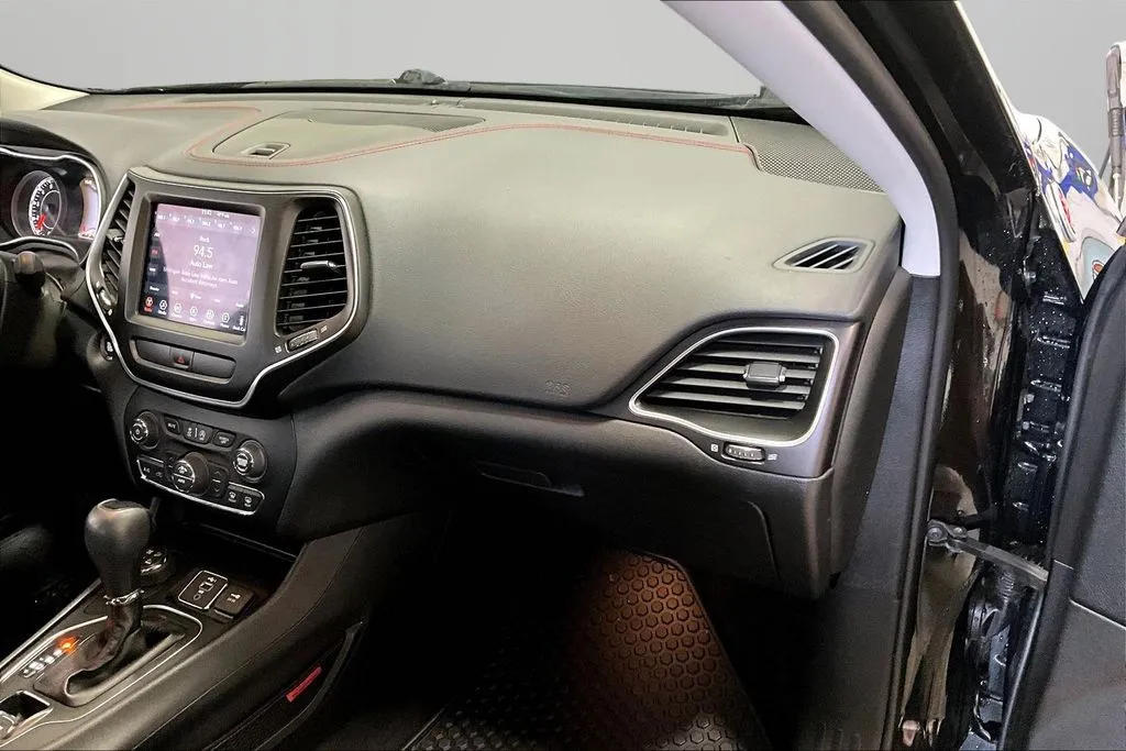 Jeep Cherokee photo 26