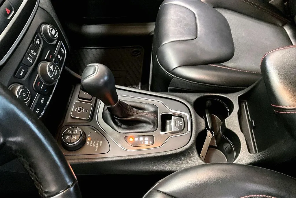Jeep Cherokee photo 18
