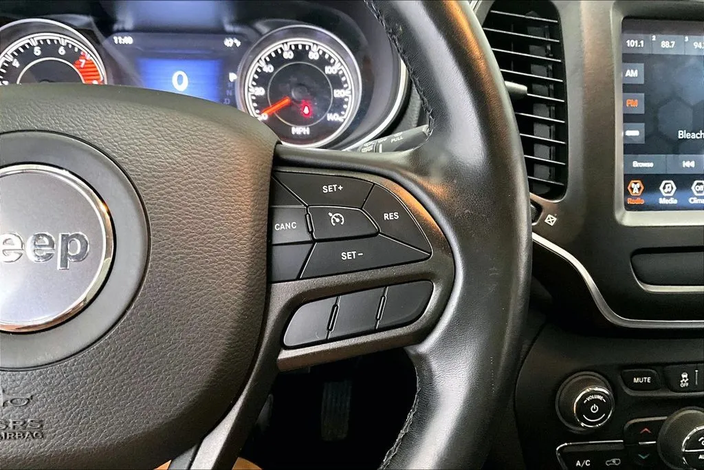 Jeep Cherokee photo 12