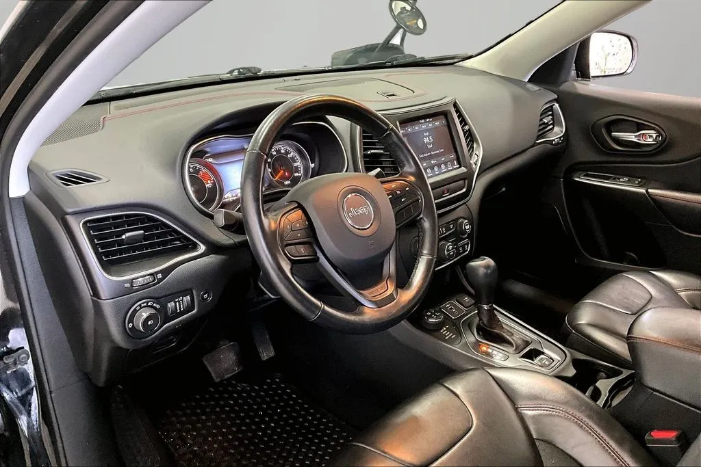 Jeep Cherokee photo 17