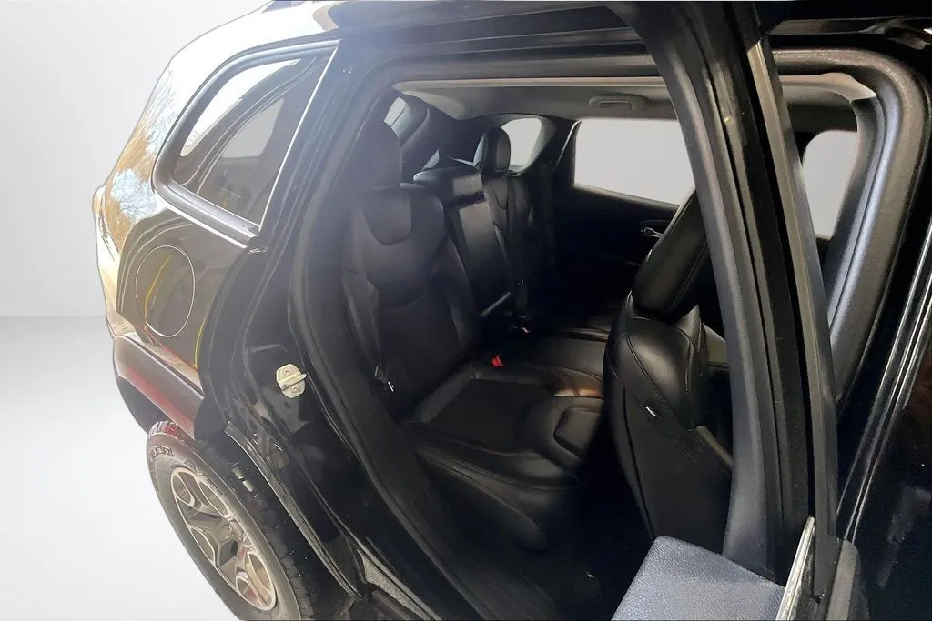 Jeep Cherokee photo 25