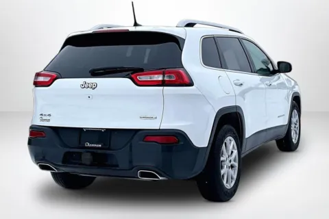 More photos of 2016 Jeep Cherokee Latitude at Lakeside Automotive Group, MI