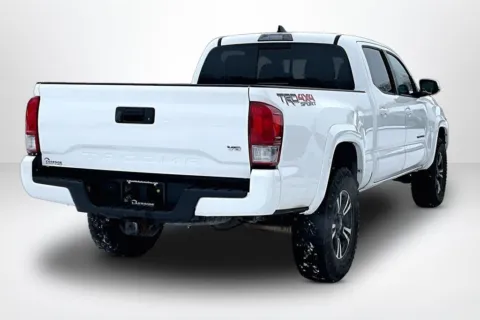 More photos of 2017 Toyota Tacoma SR5 at Lakeside Automotive Group, MI