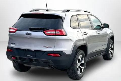 More photos of 2016 Jeep Cherokee Trailhawk at Lakeside Automotive Group, MI