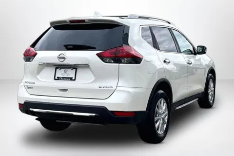 More photos of 2019 Nissan Rogue SV at Lakeside Automotive Group, MI