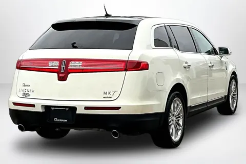 More photos of 2013 Lincoln MKT EcoBoost at Lakeside Automotive Group, MI