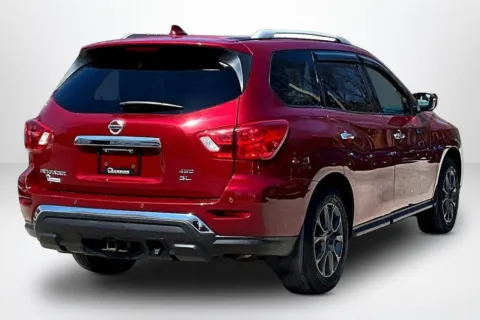 More photos of 2019 Nissan Pathfinder SL at Lakeside Automotive Group, MI