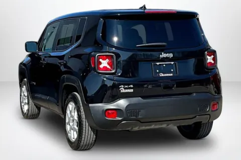 More photos of 2023 Jeep Renegade Latitude at Lakeside Automotive Group, MI