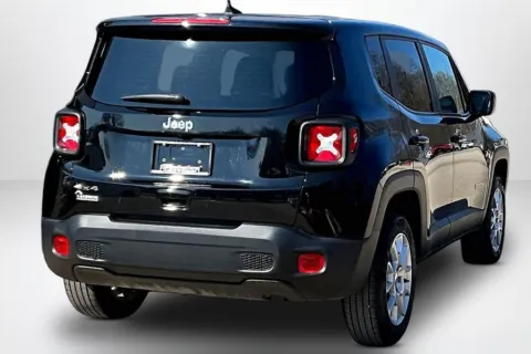 More photos of 2023 Jeep Renegade Latitude at Lakeside Automotive Group, MI