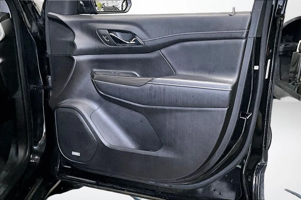 GMC Acadia photo 28