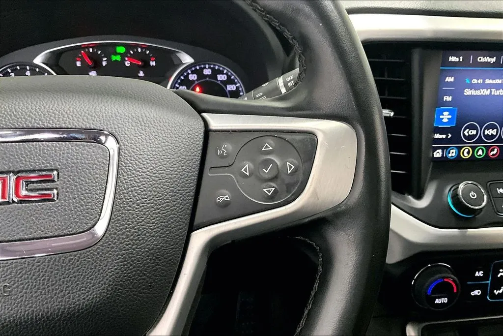 GMC Acadia photo 12
