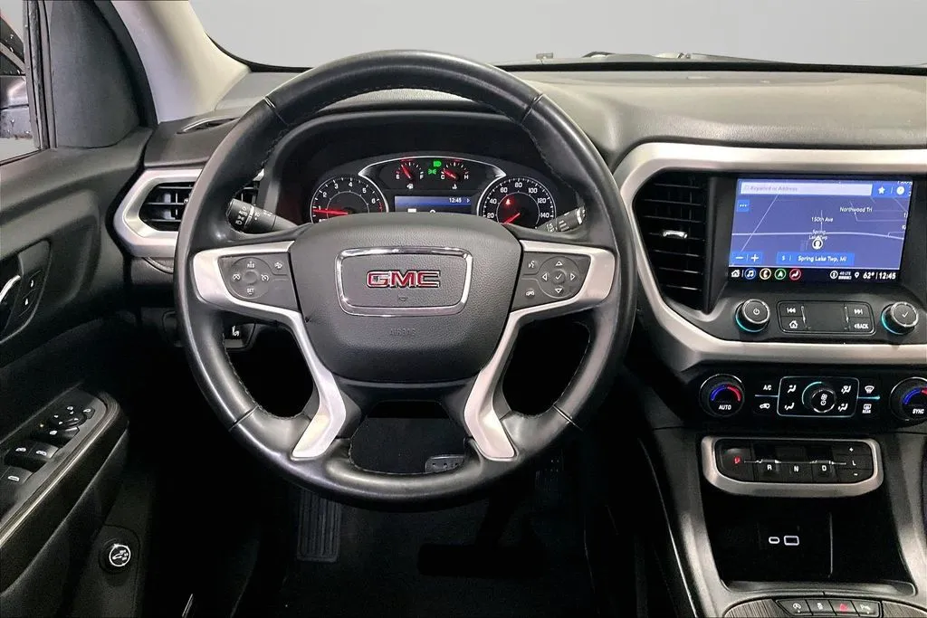 GMC Acadia photo 8