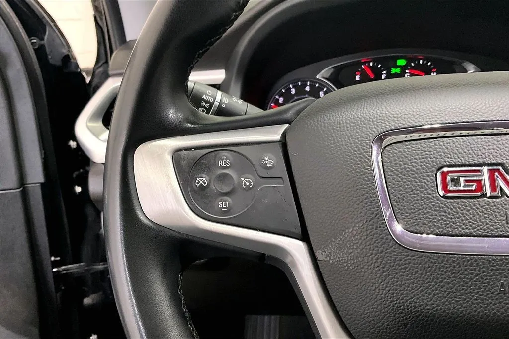 GMC Acadia photo 11