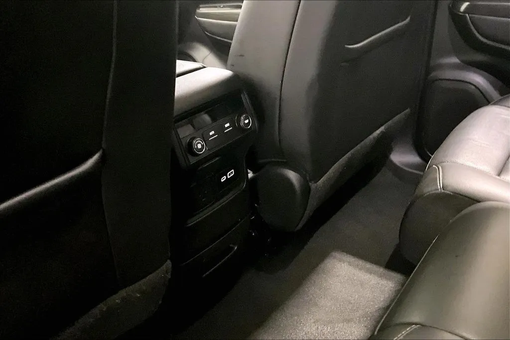 GMC Acadia photo 10