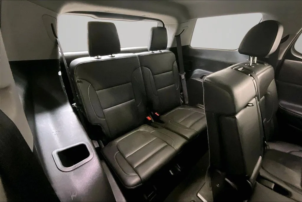 GMC Acadia photo 26