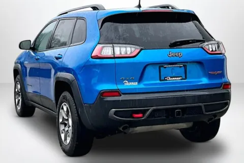 More photos of 2019 Jeep Cherokee Trailhawk at Lakeside Automotive Group, MI