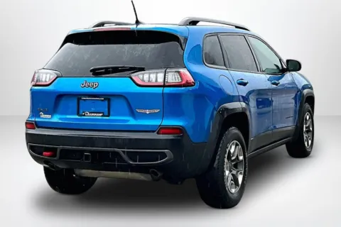 More photos of 2019 Jeep Cherokee Trailhawk at Lakeside Automotive Group, MI